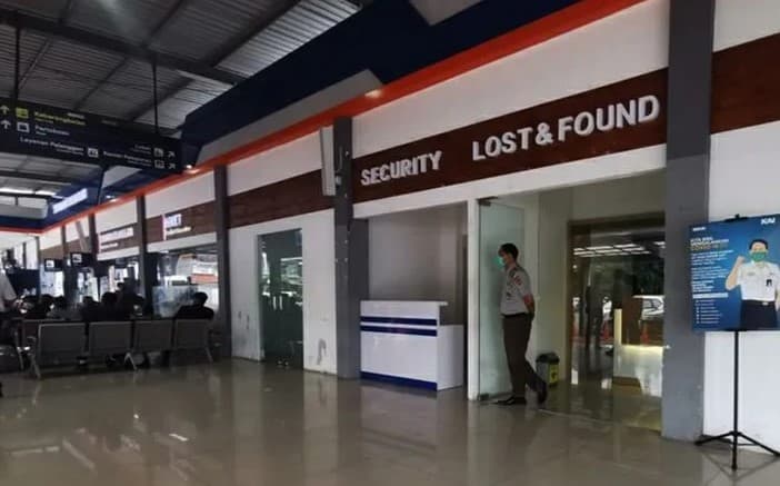 Pos Layanan Lost and Found di Stasiun