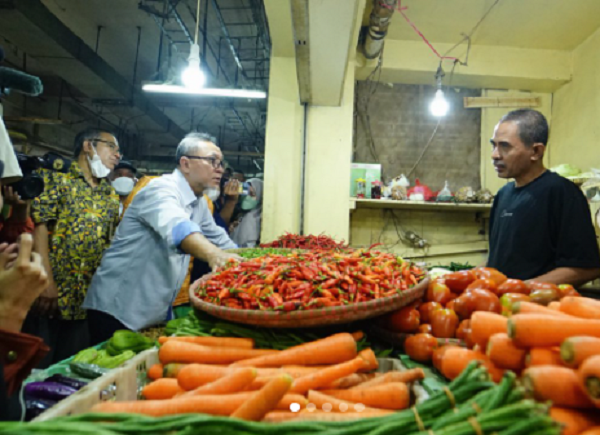 Mendag Zulkifli Hasan tinjau harga kebutuhan pokok ke pasar (Foto:Instagram)