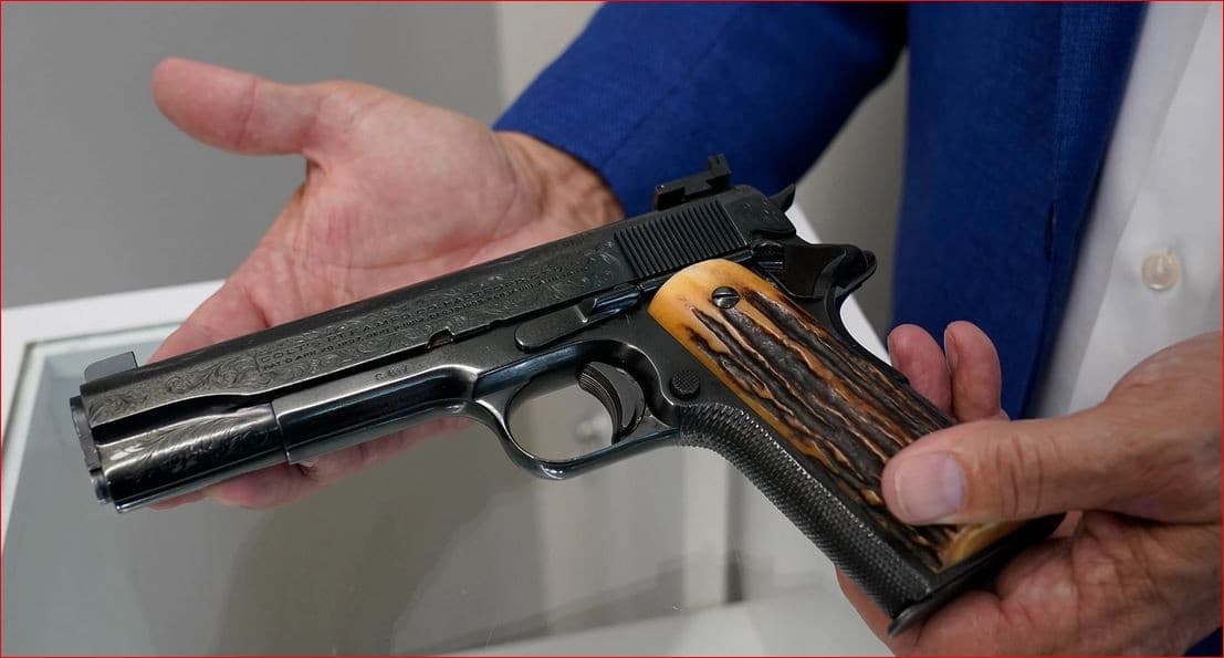 Dua Pistol Mafia Legendaris Al Capone Terjual Rp 17,7 Miliar