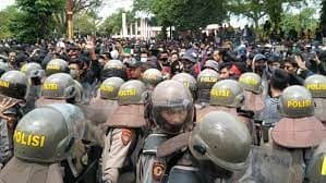 Ilustrasi Polisi Melakukan Pengamanan Demo (Foto:Istimewa)