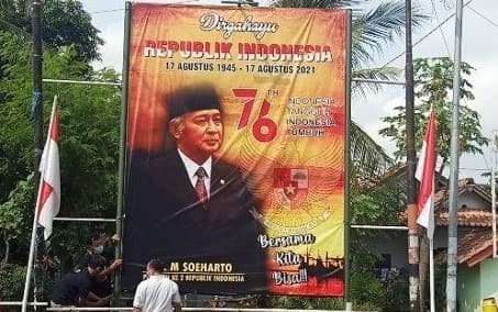 Baliho Presiden Soeharto di Pekalongan (Foto: Istimewa)