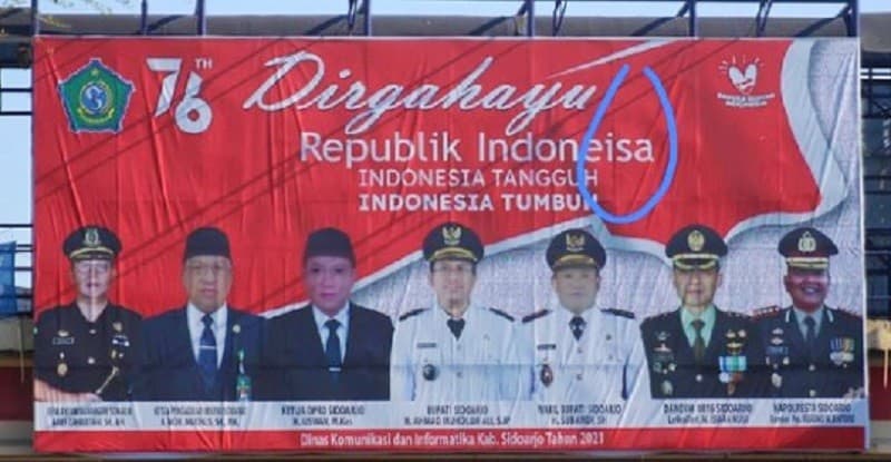 Baliho salah ketik  tulis "Indonesia" menjadi "Indoneisa".(foto:Istimewa)