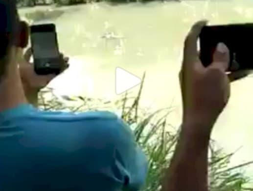 Viral Detik-detik Bocah SMP Diterkam Buaya, Puluhan Warga Malah Sibuk Rekam Buat Konten Sosmed