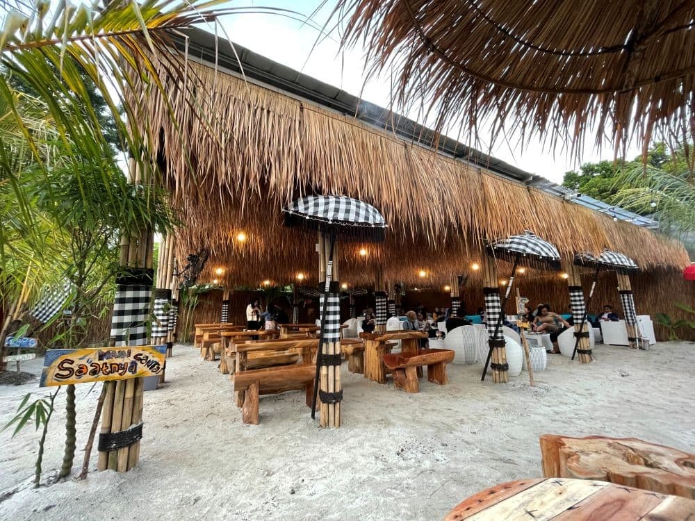 Bukan di Bali! Beach Club Ini Lokasinya di Tanggerang