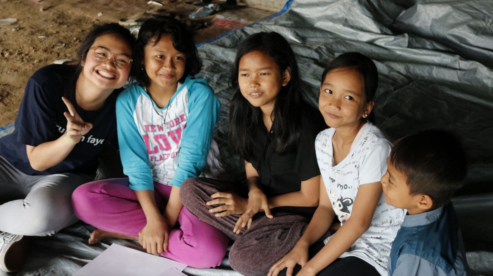 Faye saat dalam kegiatan sosialisasi kelas gambar di Kampung Melayu pada 31 Juli 2018 (doc: rumahfaye.or.id)