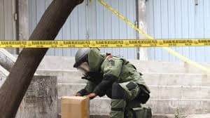 Bongkar Peti Dikira Bom, Gegana Hanya Temukan Tomat