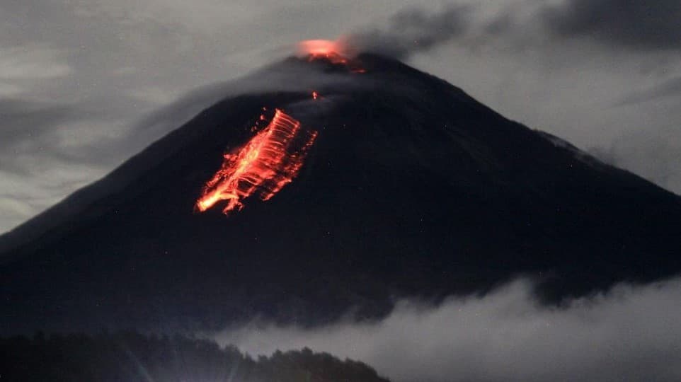 Miris! Warga Selfie dan Joget di Kawasan Erupsi Gunung Semeru