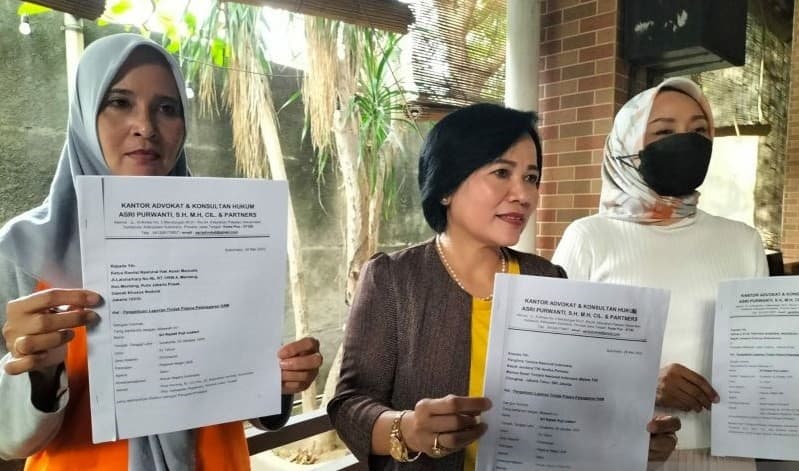 Seorang Ibu Anggota TNI yang Tewas di Timika Meminta Keadilan (Foto:Antara)