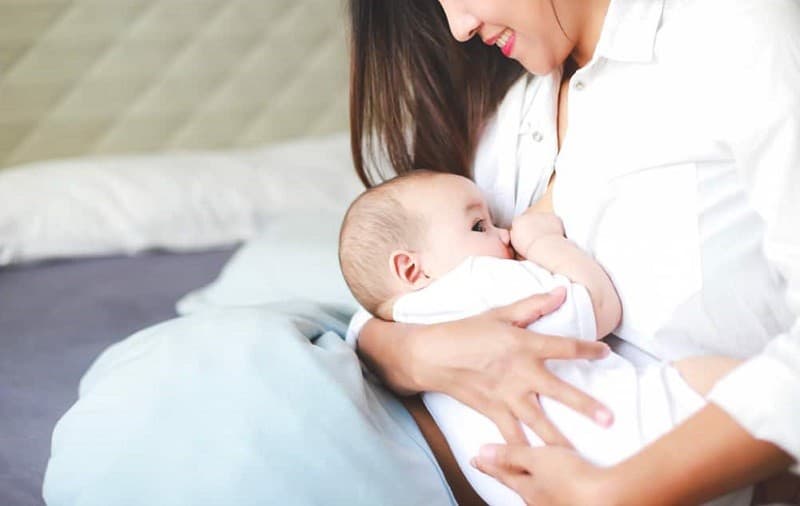 Curhat Minta Pendapat Ibu Muda Susui Anak Didekatnya, Pemuda Dinasihati Ini oleh Netizen