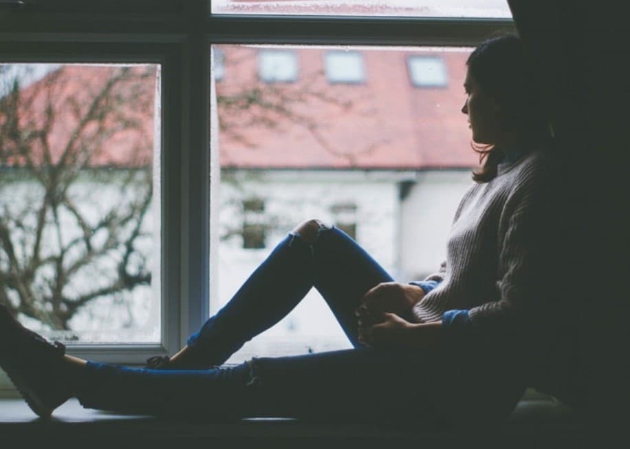 Parah! Diduga Gagal Seleksi PPPK, Pria di Sulawesi Tenggara Nekat Bergelantungan di Kabel Listrik Hanya Mengenakan Celana Dalam