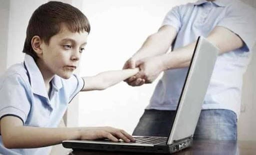 Ilustrasi Anak Ketagihan Game Online (Foto:Istimewa)