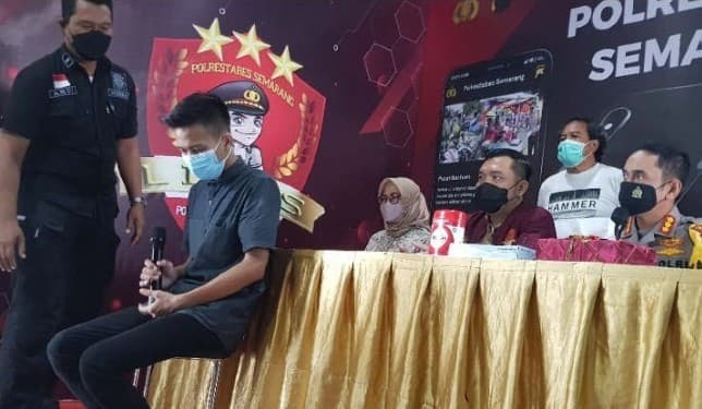 Mahasiwa pelaku pegal payudara (Foto:Senjaya/Antara)