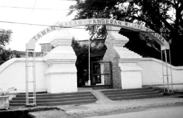 Taman makam Pangeran Wijaya Kusuma