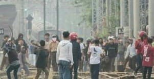 Mencekam! Tawuran Antarwarga di Makassar Berlangsung Berhari-hari, 5 Rumah Terbakar Satu Mobil Hangus