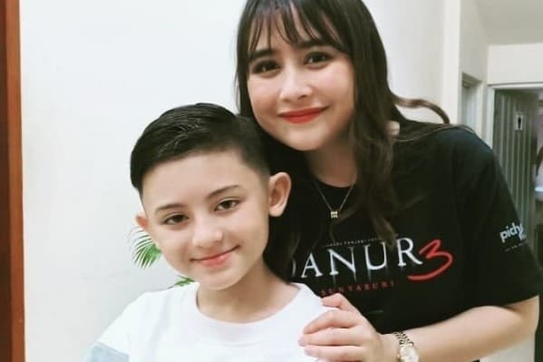 Matthew White dan Prilly Latuconsina