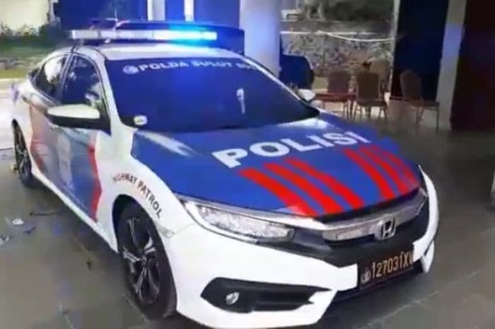 WN Cina Ambil Alih Mobil Polisi di Senen Jakpus, Begini Kronologinya