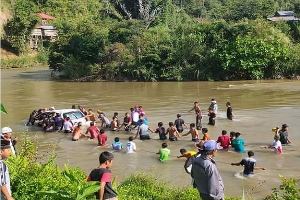 Kecelakaan minibus warga yang hendak mudik (Foto:istimewa)