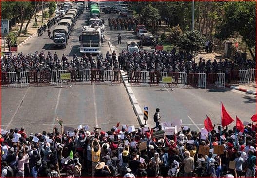 Di Myanmar, Junta Militer Lebih Menakutkan Dibanding Covid-19