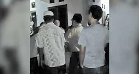 Oknum pejabat BUMN digerebek istri dan warga.