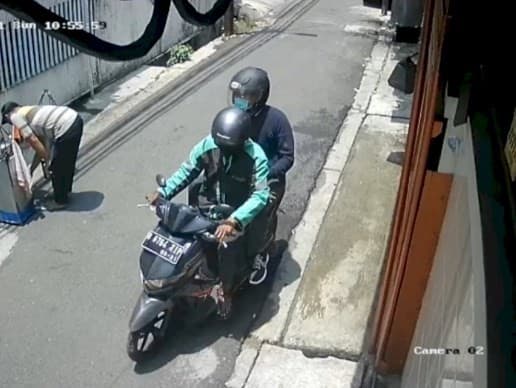 Beredar penampakan 2 pelaku peneror rumah orangtua aktivis Papua Veronica Koman. (Foto: Istimewa)