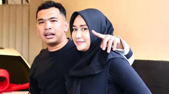 Putra Siregar dan istrinya