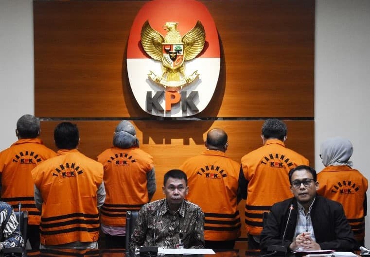 Tahanan KPK menggunakan rompi oranye (Foto: Istimewa)