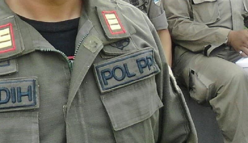 Amankan Demo, Anggota Satpol PP Lebak Terkapar Berlumuran Darah
