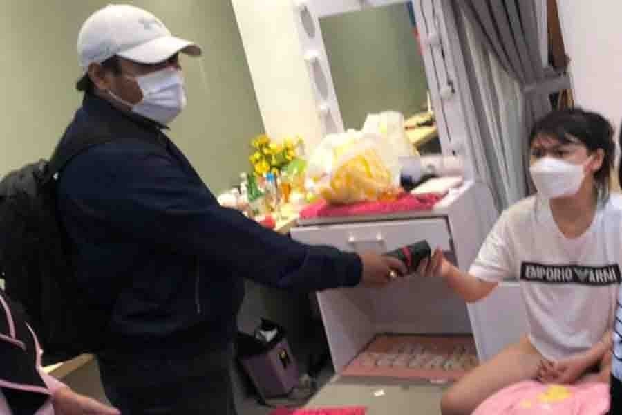 Selegram RR ditangkap karena vile bugil di media sosial (Foto:.jpnn.com)