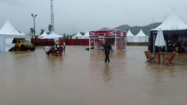 Baru Diresmikan Jokowi dan Lagi Dibangga-banggain, Eh... Sirkuit Mandalika Terendam Banjir
