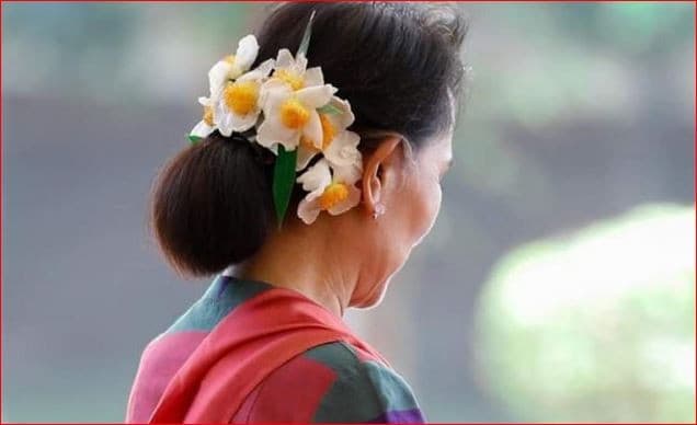 Paket Sembako untuk Daw Aung San Suu Kyi