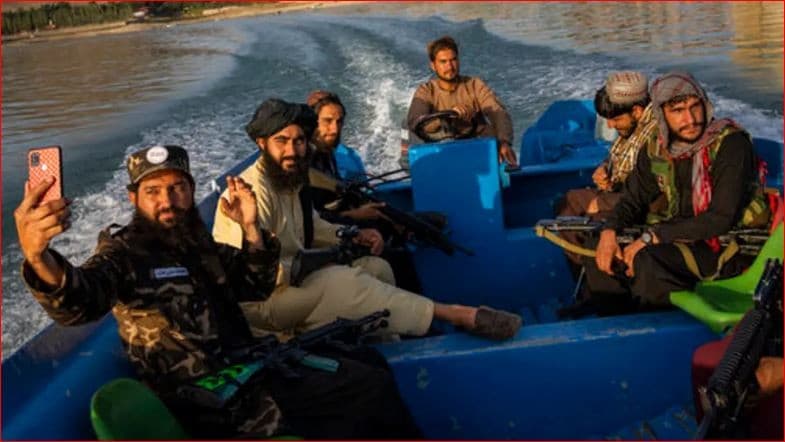 Prajurit Taliban Bergaya, Kebanyakan Selfie, dan Berwisata, Menhan Afghanistan Marah