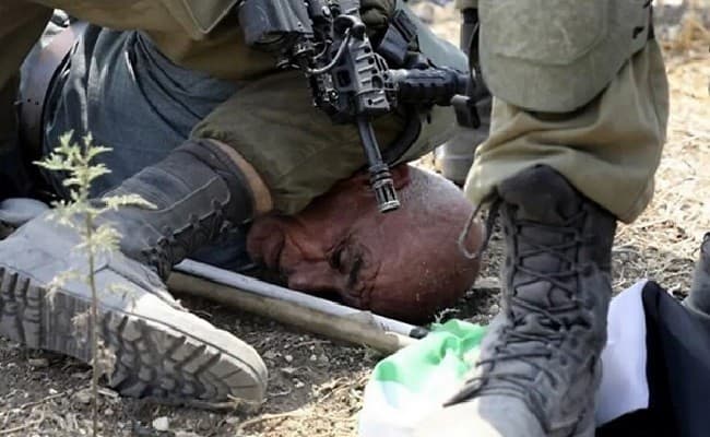 Tiru Kasus George Floyd, Tentara Israel Tindih Leher Lansia Palestina Pakai Lutut