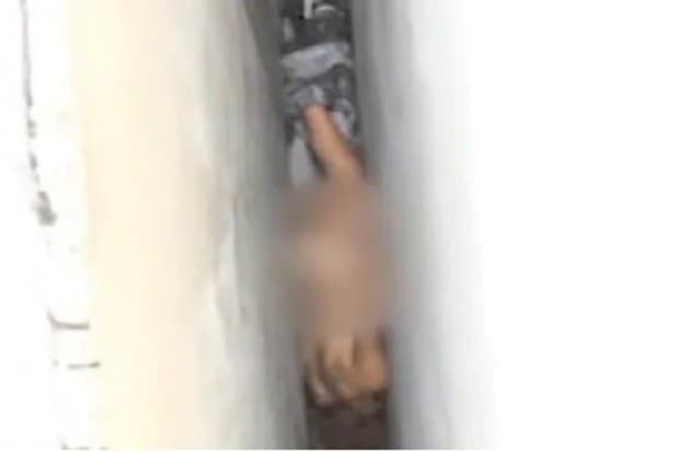 Dramatis! Pemadam Kebakaran Selamatkan Wanita Telanjang Terjepit di Antara Dua Gedung