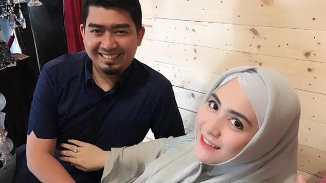 Ustaz Solmed dan Istri