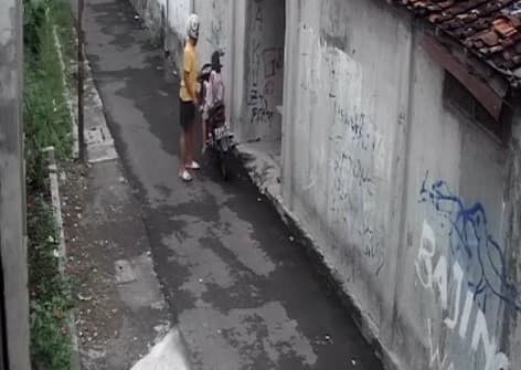 Seorang anak TK dilecehkan disebuah gang (Foto:Istimewa)