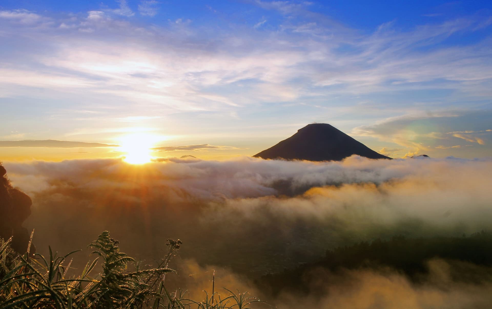 Wisata alam dieng Foto: Sumber: www.reddoorz.com