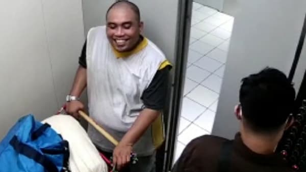 Rudolf Tobing tampak sumringah usai membunuh
