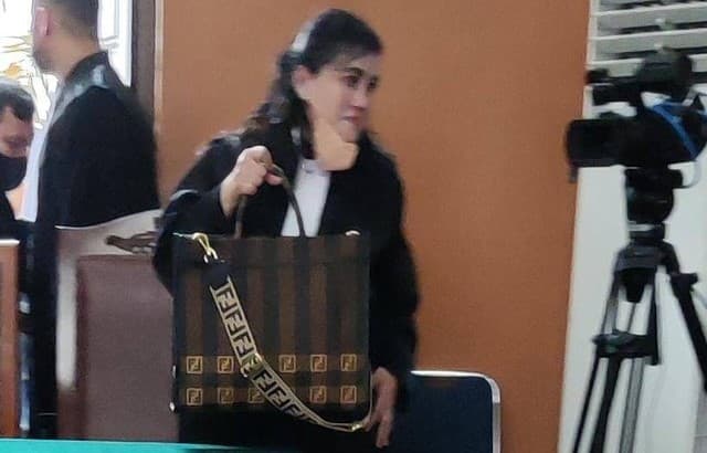 Jaksa kasus Putri Candrawathi gunakan tas mahal saat persidangan (Foto: Twitter)