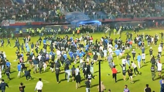 Kerusuhan di Stadion Kanjuruhan Malang (Foto: Tangkapan Layar)