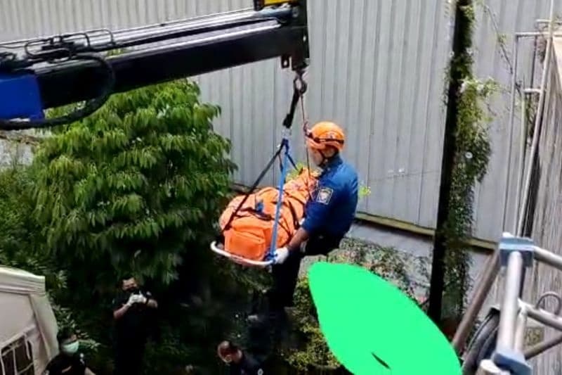 Seorang Pria Ditemukan Tewas di Dalam Toren Kolam Renang Bandung