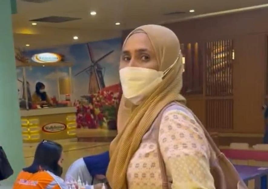 Ibu-ibu yang menampar seorang anak di Pontianak (Foto: Instagram)