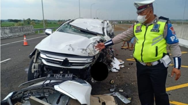 Kecelakaan di Tol Nganjuk-Surabaya ruas Jombang, yang menewaskan Vanessa Angel dan suaminya, 4 November 2021