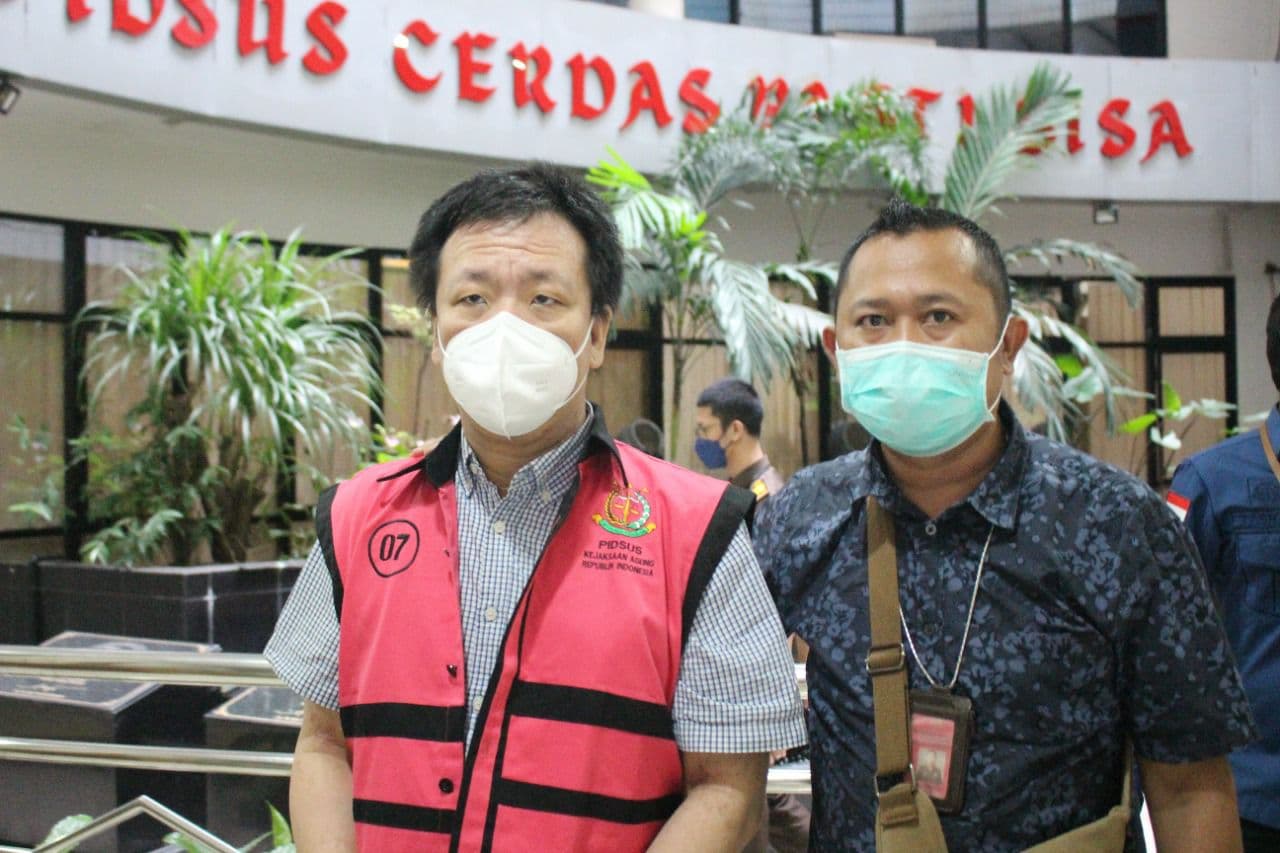 Dirut PT Sumatraco Langgeng Makmur jadi tersangka dugaan korupsi impor garam industri (Foto: Puspenkum Kejagung)