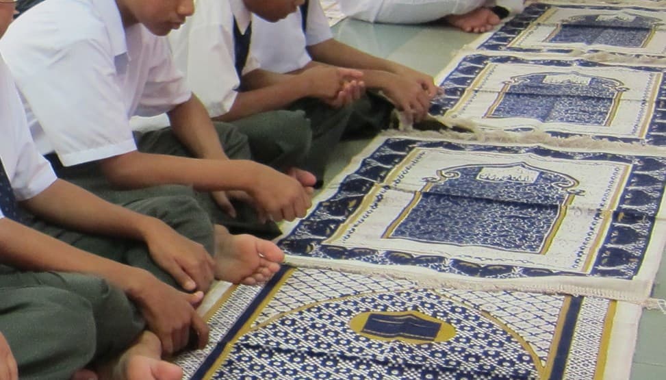 Ilustrasi salat berjamaah (Foto: malaysiakini.com)