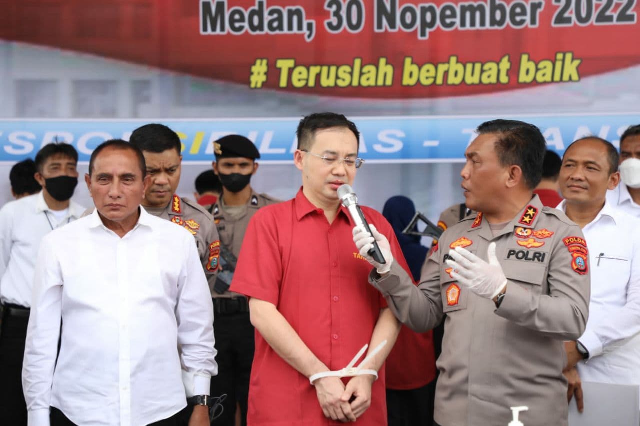 Tersangka bos judi online, Apin BK (Foto: Humas Polri)