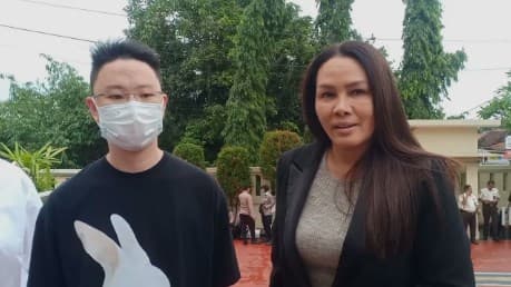 Fitri Salhuteru dan Jefri (Foto: Youtube)