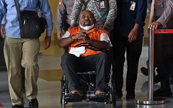 Gubernur Papua nonaktif Lukas Enembe (Foto: ANTARA /Aditya Pradana Putra)