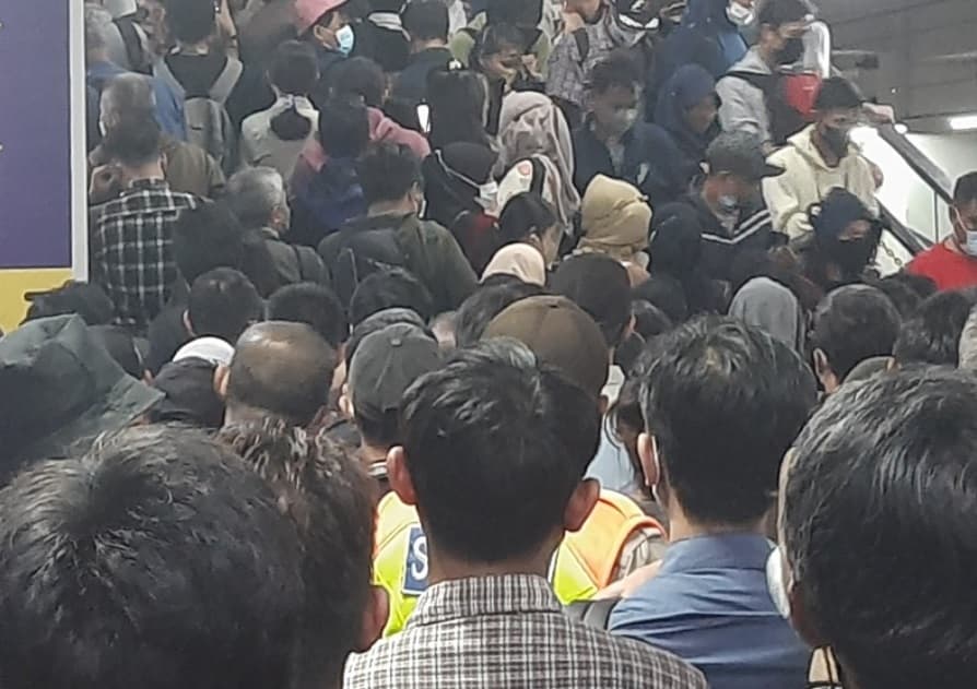 Kepadatan di Stasiun Manggarai, Jakarta