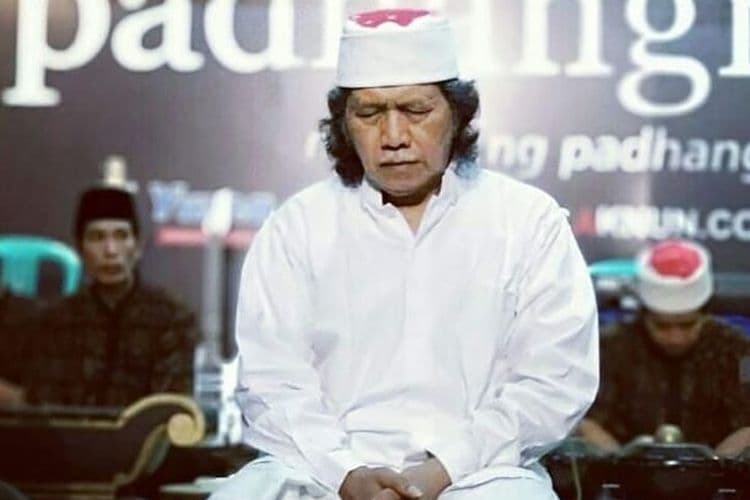 Emha Ainun Nadjib alias Cak Nun