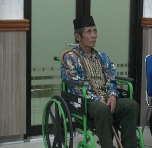 Sueb (79) merupakan kakek tunanetra yang ditetapkan sebagai tersangka pemalsuan surat (Foto:Istimewa)